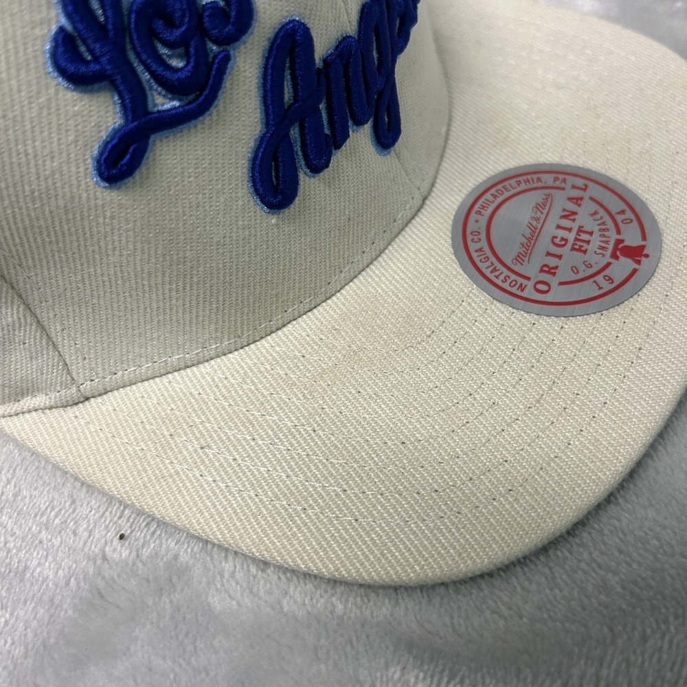 Los Angeles Lakers Hat Mens Off White Cap Snap Back Mitchell Ness NBA Script - Picture 6 of 10